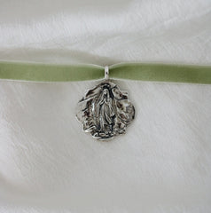 Medalla Virgen de Lourdes Grande Plata