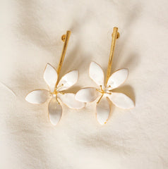 Pendientes Jazmín Largo Esmaltado Blanco