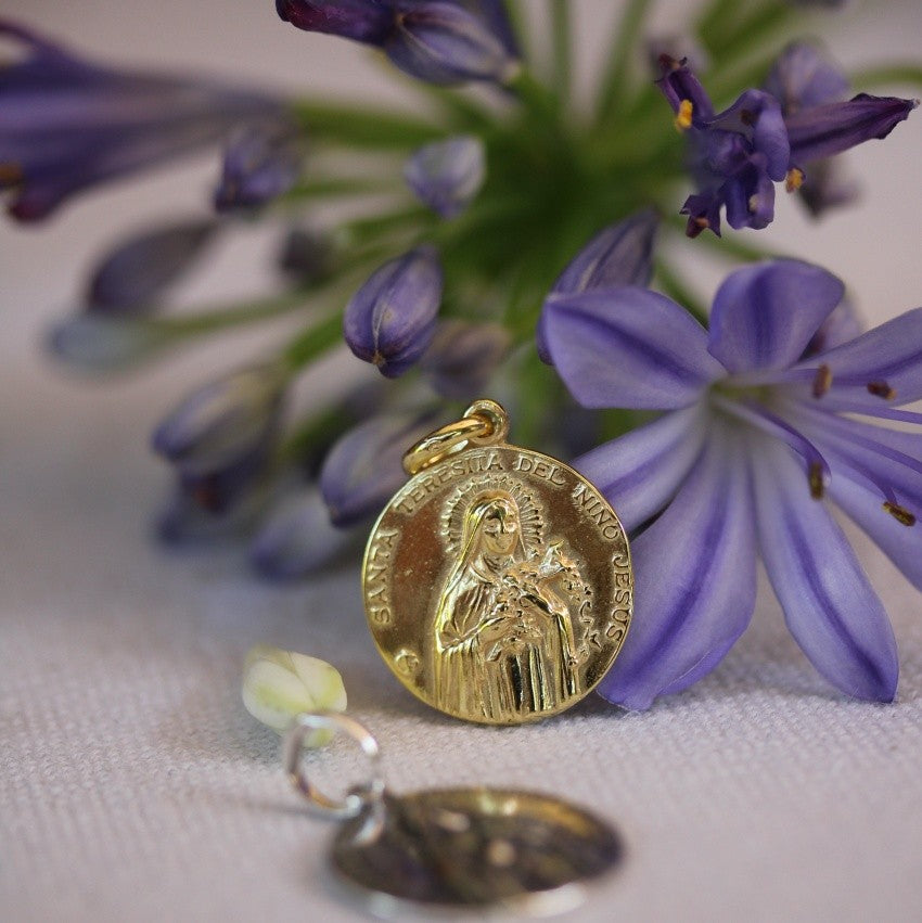 Medalla Santa Teresa del Niño Jesús Oro