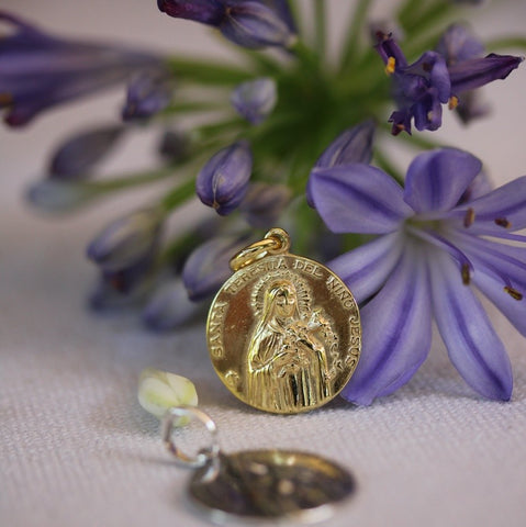 Medalla Santa Teresa del Niño Jesús Oro