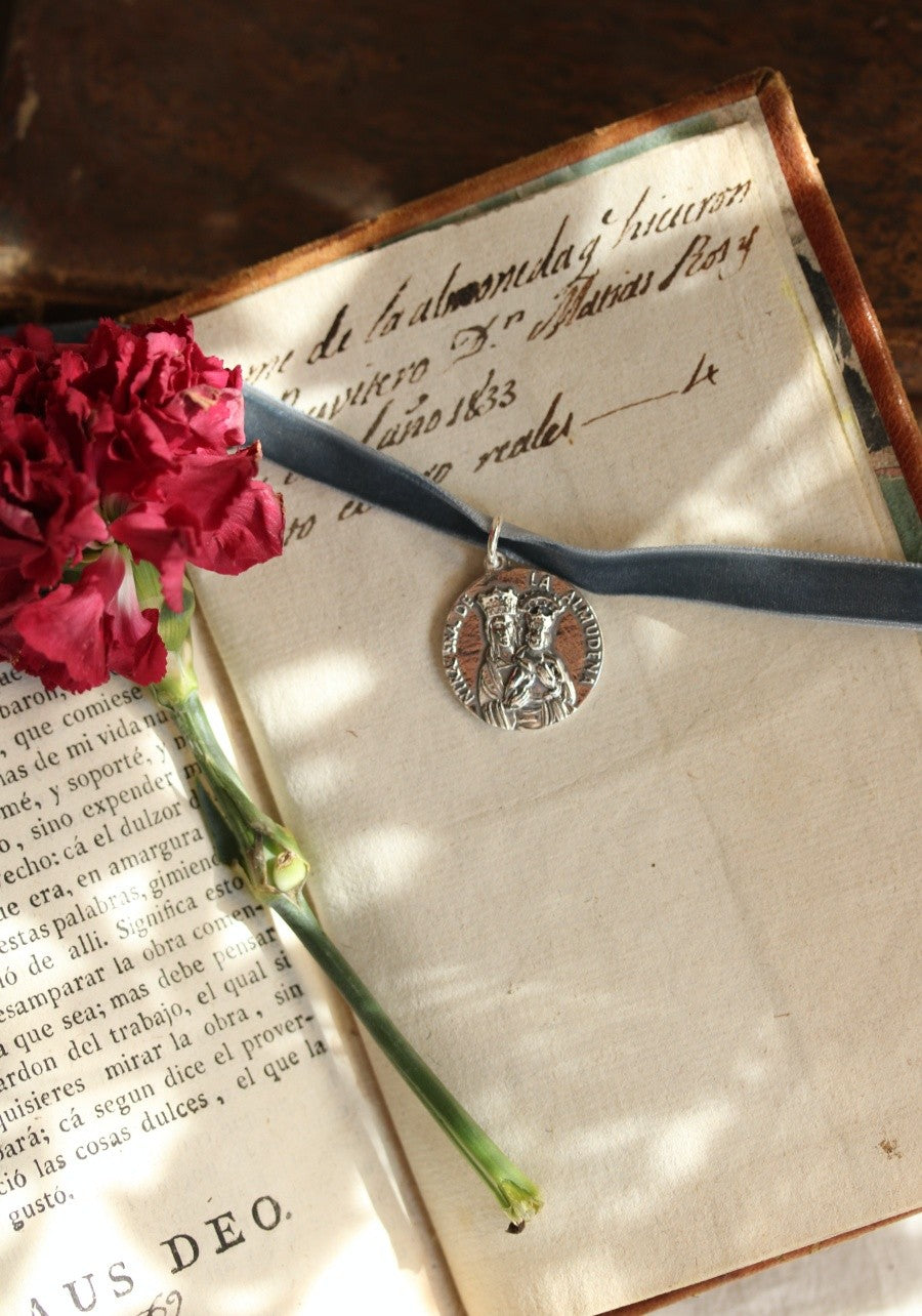 Medalla Virgen de la Almudena Plata