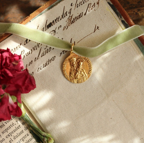 Medalla Virgen de la Almudena Oro