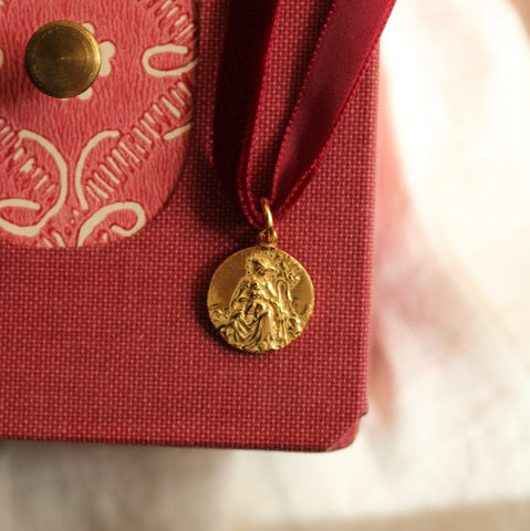 Medalla Divina Pastora Oro
