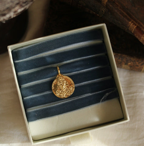 Medalla Virgen de Loreto Oro