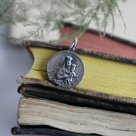 Medalla Virgen del Carmen Plata