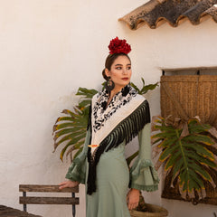 Mantón Rocio Beis Bordado Negro